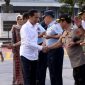 Presiden Jokowi didampingi Ibu Negara Iriana Joko Widodo meninggalkan Bandara Halim Perdana Kusuma, Jakarta, Minggu (26/10) sore, menuju kota Sorong, Papua Barat, untuk kunjungan kerja. (Foto: BPMI Setpres)

Sumber: https://setkab.go.id/tinggalkan-jakarta-presiden-jokowi-lakukan-kunjungan-kerja-ke-papua-dan-papua-barat/