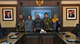 Menteri Koperasi dan UKM Teten Masduki saat menerima audiensi Ketua Bidang Ritel APINDO, Tutum Rahanta,diruang rapat Kemenkop & UKM./daelpos.com