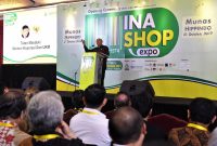 Menteri Koperasi dan UKM Teten Masduki bersama Ketua Himpunan Penyewa Pusat Pembelanjaan Indonesia (HIPPINDO) Budihardjo Iduansyah saat memberikan sambutan sekaligus membuka Musyawarah Nasional dan Pameran INA SHOP Expo 2019 di Jiexpo Kemayoran Jakarta, Kamis(31/10.2019)./daelpos.com