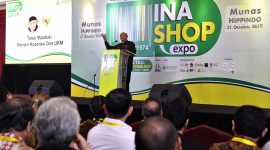 Menteri Koperasi dan UKM Teten Masduki bersama Ketua Himpunan Penyewa Pusat Pembelanjaan Indonesia (HIPPINDO) Budihardjo Iduansyah saat memberikan sambutan sekaligus membuka Musyawarah Nasional dan Pameran INA SHOP Expo 2019 di Jiexpo Kemayoran Jakarta, Kamis(31/10.2019)./daelpos.com