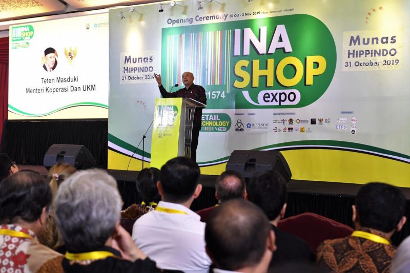 Menteri Koperasi dan UKM Teten Masduki bersama Ketua Himpunan Penyewa Pusat Pembelanjaan Indonesia (HIPPINDO) Budihardjo Iduansyah saat memberikan sambutan sekaligus membuka Musyawarah Nasional dan Pameran INA SHOP Expo 2019 di Jiexpo Kemayoran Jakarta, Kamis(31/10.2019)./daelpos.com