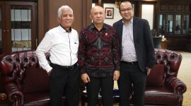 Menteri Koperasi dan UKM Teten Masduki Menerima Audiensi dark Direktur Utama Perumda Pasar Jaya Arief Nasrudin dan Ketua Pusat Koperasi Pasar (Puskopas) DKI Jakarta H. Gusnal di Ruang Kerja Menteri Koperasi dan UKM. Jakarta,Kamis(31/10/2019)./daelpos.com