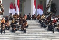 Presiden Joko Widodo resmi mengumumkan susunan kabinetnya periode 2019-2024 di Istana Kepresidenan,. Sejumlah nama baru muncul sebagai menteri Kabinet Jokowi Jilid II. Kabinet Jokowi-Maruf Amin diberi nama Kabinet Indonesia Maju yang akan bekerja selama lima tahun ke depan./daelpos.com