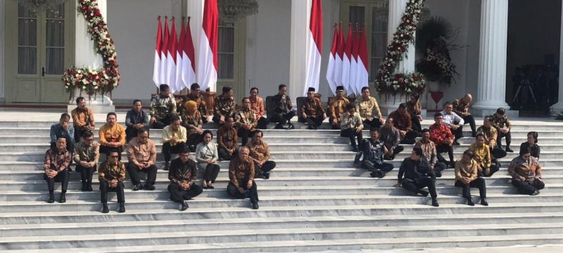 Presiden Joko Widodo resmi mengumumkan susunan kabinetnya periode 2019-2024 di Istana Kepresidenan,. Sejumlah nama baru muncul sebagai menteri Kabinet Jokowi Jilid II. Kabinet Jokowi-Maruf Amin diberi nama Kabinet Indonesia Maju yang akan bekerja selama lima tahun ke depan./daelpos.com