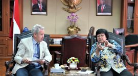 Menteri Lingkungan Hidup dan Kehutanan (LHK), Siti Nurbaya menerima langsung Food and Agriculture Organization (FAO) Representative, Stephen Rudgard di ruang kerjanya