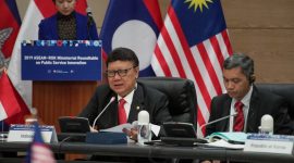 Menteri PANRB Tjahjo Kumolo didampingi Asisten Deputi Perumusan Kebijakan dan Koordinasi Pelaksanaan Sistem Administrasi Pemerintahan dan Penerapan SPBE Kementerian PANRB Imam Machdi, dalam 2019 Ministerial Roundtable Meeting ASEAN-ROK Commemorative Summit pada sesi Digital Technologies and Public Services, di Busan, Korea Selatan, Selasa (26/11).