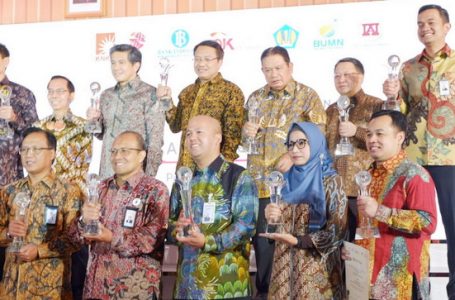 Bank Mandiri Dan Mandiri Syariah Jadi Jawara Annual Report Award