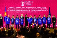 Para pemimpin negara-negara ASEAN menandatangani kerjasama dengn FIFA dalam KTT ke-35 ASEAN, di Impact Forum Bangkok Thailand, Sabtu (2/11) sore./ Foto Istimewa