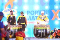 Menteri Pemuda dan Olahraga (Menpora) Zainudin Amali secara resmi membuka Pekan Olahraga Wilayah (Porwil) se-Sumatera X tahun 2019 di Stadion Semarak, Bengkulu, Sabtu (2/11). Pembukaan ditandai dengan pemukulan alat musik dol oleh Menpora bersama Gubernur Bengkulu Rohidin Mersyah dan Wakil Ketua Koni Pusat Suwarno.(kemenpora.go.id)