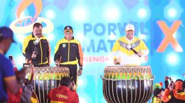 Menteri Pemuda dan Olahraga (Menpora) Zainudin Amali secara resmi membuka Pekan Olahraga Wilayah (Porwil) se-Sumatera X tahun 2019 di Stadion Semarak, Bengkulu, Sabtu (2/11). Pembukaan ditandai dengan pemukulan alat musik dol oleh Menpora bersama Gubernur Bengkulu Rohidin Mersyah dan Wakil Ketua Koni Pusat Suwarno.(kemenpora.go.id)