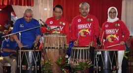 Menpora Menpora Zainudin Amali didampingi Gubernur Kalimantan Timur (Kaltim) Isran Noor dan Deputi Bidang Pembudayaan Olahraga Raden Isnanta dan Ketua Federasi Olahraga Rekreasi Masyarakat Indonesia (FORMI) Hayono Isman membuka Festival Olahraga Rekreasi Nasional (Fornas) V Tahun 2019, Sabtu (16/11) malam, di Stadion Olahraga Sempaja, Samarinda Kalimantan Timur / Istimewa / daelpos.com