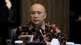 Menteri Koperasi dan UKM Teten Masduki pada saat Rapat Koordinasi Bidang Perekonomian dengan Agenda Pembahasan Rancangan Undang-Undang Omnibus Law terkait Perizinan Berusaha, Penciptaan Lapangan Kerja, Pemberdayaan Usaha Mikro Kecil dan Ketenagakerjaan di Kementerian Perekonomian. Jakarta, Senin(11/11/2019) / daelpos.com