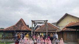 Terjangkaunya harga hewan kurban yang ditawarkan Global Qurban-ACT pada Hari Bahagia Nasional membuat banyak dermawan berpartisipasi. Di antaranya adalah Eti beserta teman-teman di Khadijah Community Yogyakarta yang membeli hewan kurban sejak kini untuk Iduladha 2020 mendatang / Foto Istimewa daelpos.com