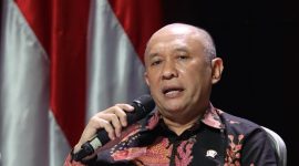 Menteri Koperasi dan UKM Teten Masduki saat memberikan paparan terkait Program Strategis Kementerian Koperasi dan UKM tahun 2020-2024 dalam acara Rapat Koordinasi Nasional 