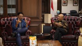 Menteri Koperasi dan UKM Teten Masduki menerima Audiensi dari Penggiat Brand Lokal di Indonesia Arto Soebiantoro di Ruang Kerja Menteri Koperasi dan UKM. Jakarta, Kamis(14/11/2019) / daelpos.com