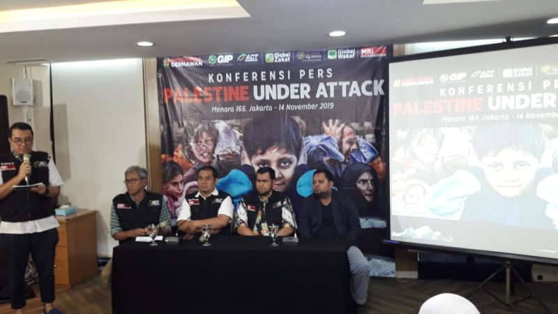 Konferensi pers lembaga filantropi, Aksi Cepat Tanggap (ACT) gencarkan bantuan untuk Palestina di Jakarta, Kamis (14/11). / daelpos.com