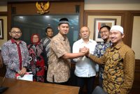 Menteri Koperasi dan UKM Teten Masduki menerima Audiensi dari Serikat Ekonomi Pesantren (SEP) Pondok Pesantren Daarut Tauhid Al Itifak, Idrissiyah di Ruang Rapat Menteri Koperasi dan UKM. Jakarta, Jum'at(15/11/2019) / daelpos.com