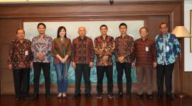 Menteri Koperasi dan UKM Teten Masduki menerima Audiensi dari Tiga StartUp Inovatif Pemenang APEC di Ruang Kerja Menteri Koperasi dan UKM. Jakarta, Rabu(20/11/2019) / daelpos.com