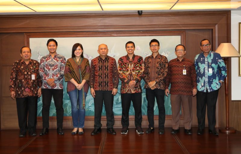 Menteri Koperasi dan UKM Teten Masduki menerima Audiensi dari Tiga StartUp Inovatif Pemenang APEC di Ruang Kerja Menteri Koperasi dan UKM. Jakarta, Rabu(20/11/2019) / daelpos.com