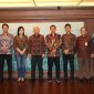 Menteri Koperasi dan UKM Teten Masduki menerima Audiensi dari Tiga StartUp Inovatif Pemenang APEC di Ruang Kerja Menteri Koperasi dan UKM. Jakarta, Rabu(20/11/2019) / daelpos.com