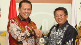 Presiden PKS Mohamad Sohibul Iman dan Ketua MPR RI Bambang Soesatyo dalam Silaturahim Kebangsaan di kantor DPP PKS, Selasa (26/11) (PKSFoto) 