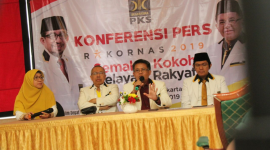 Presiden PKS Mohamad Sohibul Iman memberikan keterangan dalam Konferensi Pers Rakornas PKS 2019 di Jakarta, Sabtu (16/11/2019) / daelpos.com