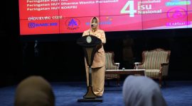 Penasihat DWP Kementerian PANRB dr. Erni Guntarti Tjahjo Kumolo saat membuka acara seminar kesehatan di Kantor Kementerian PANRB / Foto Istimewa