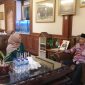 KH. Said Aqil Siroj saat bersama Siti Nur Azizah / foto istimewa