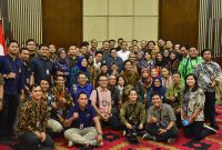 Presiden Jokowi berfoto bersama para wartawan yang bertemu dengannya di Hotel Novotel, Balikpapan, Kaltim, Rabu (18/12/2019) pagi./ Foto Istimewa