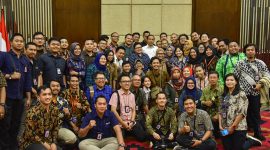 Presiden Jokowi berfoto bersama para wartawan yang bertemu dengannya di Hotel Novotel, Balikpapan, Kaltim, Rabu (18/12/2019) pagi./ Foto Istimewa