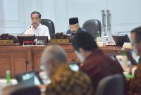 Presiden Jokowi didampingi Wapres KH. Ma’ruf Amin memimpin Ratas tentang Penyaluran Dana Desa 2020, di Kantor Presiden,

Sumber: https://setkab.go.id/berharap-disalurkan-januari-2020-presiden-jokowi-minta-penggunaan-dana-desa-utamakan-program-padat-karya / Foto Istimewa