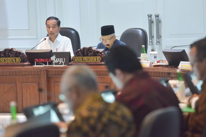 Presiden Jokowi didampingi Wapres KH. Ma’ruf Amin memimpin Ratas tentang Penyaluran Dana Desa 2020, di Kantor Presiden,

Sumber: https://setkab.go.id/berharap-disalurkan-januari-2020-presiden-jokowi-minta-penggunaan-dana-desa-utamakan-program-padat-karya / Foto Istimewa