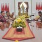 Presiden Jokowi didampingi Menpora dan Seskab menerima pengurus PSSI Periode 2019-2023, di Istana Merdeka / Foto Istimewa