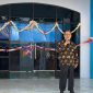 Deputi Bidang Restrukturisasi Usaha Kementerian Koperasi dan UKM Abdul Kadir Damanik memberikan sambutan sekaligus meresmikan Pusat Layanan Usaha Terpadu (PLUT) Kab. Selayar dalam acara Hari Jadi Kabupaten Kepulauan Selayar ke 414. Kecamatan Benteng, Kabupaten Kepulauan Selayar. Jum’at 