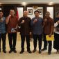 Menteri Koperasi dan UKM Teten Masduki menerima audiensi dari Staf khusus Presiden Joko Widodo di Ruang Kerja Menteri Koperasi dan UKM. Jakarta, Selasa(3/12/2019).