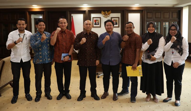 Menteri Koperasi dan UKM Teten Masduki Menerima Audiensi dari Staf Khusus Menko Maritim dan Investasi Seto dan Gerakan Warung Pintar di Ruang Kerja Menteri Koperasi dan UKM. Jakarta, Selasa(3/12/2019).