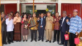 Deputi Bidang Kelembagaan Kementerian Koperasi dan UKM Luhur Pradjarto, bersama Deputi Bidang Produksi dan Pemasaran Kementerian Koperasi dan UKM Victoria br. Simanungkalit, Membuka Secara Resmi Beroperasinya Kantor Cabang Koperasi Obor Mas di Labuan Bajo, NTT (03/12/2019). Hadir Dalam Acara Tersebut Bupati Kabupaten Manggarai Barat Agustinus Ch. Dula dan General Manager Kopdit Obor Mas Leonardus Frediyanto.