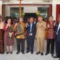 Deputi Bidang Kelembagaan Kementerian Koperasi dan UKM Luhur Pradjarto, bersama Deputi Bidang Produksi dan Pemasaran Kementerian Koperasi dan UKM Victoria br. Simanungkalit, Membuka Secara Resmi Beroperasinya Kantor Cabang Koperasi Obor Mas di Labuan Bajo, NTT (03/12/2019). Hadir Dalam Acara Tersebut Bupati Kabupaten Manggarai Barat Agustinus Ch. Dula dan General Manager Kopdit Obor Mas Leonardus Frediyanto.