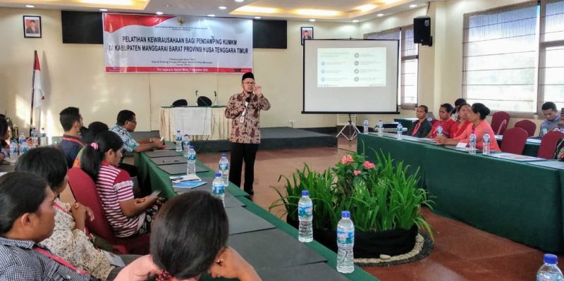 Asdep Kewirausahaan Kemenkop dan UKM Nasrun saat memberikan sambutan pada acara pelatihan kewirausahaan tiga angkatan sekaligus di Labuan Bajo, Manggarai Barat, Nusa Tenggara Timur, beberapa waktu lalu