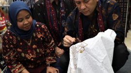 Menteri Koperasi dan UKM Teten Masduki memberikan sambutan dan melakukan Soft Launching Mesin Pres Upih Jambe (Pelepah Pinang) dalam acara Smesco Jambi Tuntas Festival di Gedung Smesco Indonesia. Jakarta, Sabtu(7/12/2019). Hadir dalam acara ini  Sekretaris Daerah Provinsi Jambi M. Dianto dan Kepala Dinas Koperasi dan UKM Provinsi Jambi Hamdan.