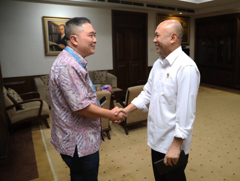 Menteri Koperasi dan UKM Teten Masduki menerima audiensi dari CEO Blibli Kusumo Martanto di Ruang Kerja Menteri Koperasi dan UKM. Jakarta, Rabu(11/12/2019).
