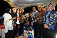 Menteri Koperasi dan UKM Teten Masduki menghadiri acara Peresmian Benteng Ulanta dan Perayaan Hari Ulang Tahun ke-17 Bone Bolango di Benteng Ulanta di Kecamatan Suwawa, Kabupaten Bone Bolango, Provinsi Gorontalo, Sabtu malam (28/12/2019). Hadir pula dalam acara itu Wakil Ketua DPR RI Rachmat Gobel dan Bupati Bone Bolango Hamim Pou.