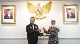 Menteri Pemuda dan Olahraga (Menpora) Zainudin Amal dan Gubernur Jawa Timur (Jatim) Khofifah Indar Parawansa  kantor Menpora