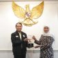 Menteri Pemuda dan Olahraga (Menpora) Zainudin Amal dan Gubernur Jawa Timur (Jatim) Khofifah Indar Parawansa  kantor Menpora