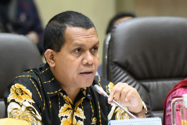 Wakil Ketua Komisi IX DPR RI Emanuel Melkiades Laka Lena saat RDPU di Ruang Rapat Komisi IX DPR RI,