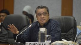 Wakil Ketua Komisi X DPR RI Dede Yusuf saat rapat dengar pendapat umum (RDPU) Komisi X DPR RI dengan Aliansi Mahasiswa Doktor Nusantara (AMDN) dan Aliansi Mahasiswa Doktor Indonesia (AMDI), di Gedung Nusantara I, Senayan, Jakarta