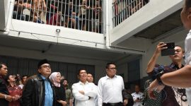 Wakil Ketua Komisi III DPR RI Adies Kadir (tengah) saat memimpin Tim Komisi III DPR RI meninjau Lapas Cipinang, Jakarta Timu / daelpos.com