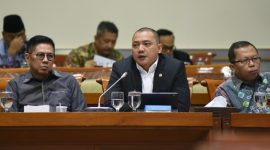 Anggota Komisi III DPR RI Taufik Basari (tengah) / daelpos.com