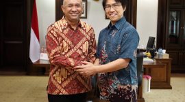 Menteri Koperasi dan UKM Teten Masduki menerima Audiensi Peneliti Osaka University Japan Testu Konichi dan Ekonom Senior Institute for Development of Economics and Finance (INDEF) Didik J. Rachbini di Ruang Kerja Menteri Koperasi dan UKM. Jakarta, Jum'at(3/1/2020).