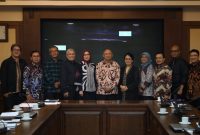 Menteri Koperasi dan UKM Teten Masduki saat Rapat dengan Tim Kerja membahas Omnibus Law Cipta Lapangan Kerja di Ruang Rapat Menteri Koperasi dan UKM. Jakarta, Senin (6/1/2020) /daelpos.com